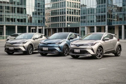 Comparaison de taille entre le Toyota C-HR et des SUV compacts concurrents garés côte à côte en milieu urbain